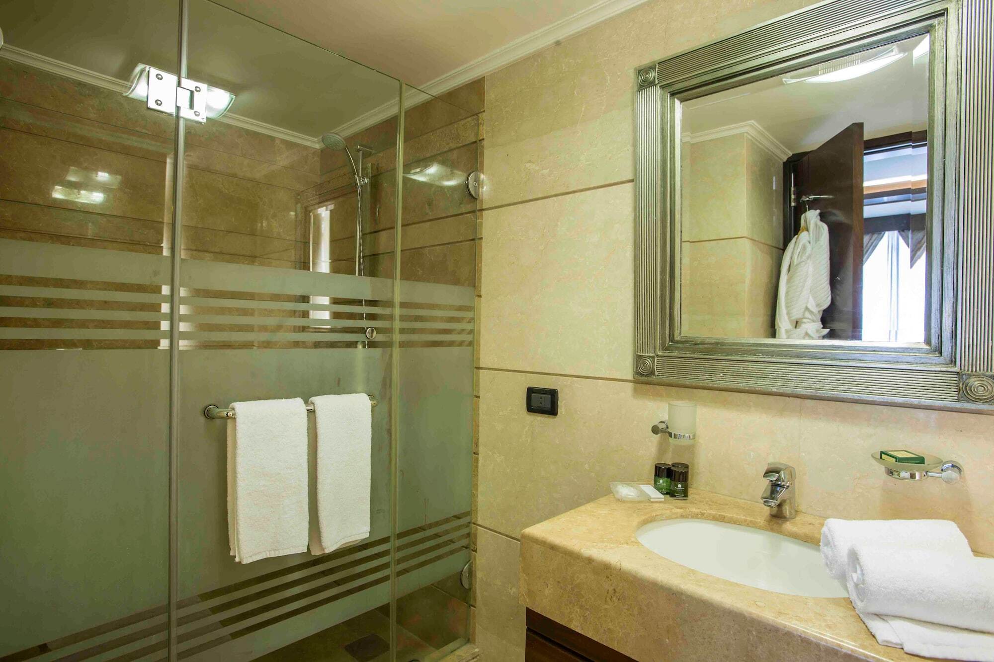 Imperial Suites Hotel Beirute Exterior foto